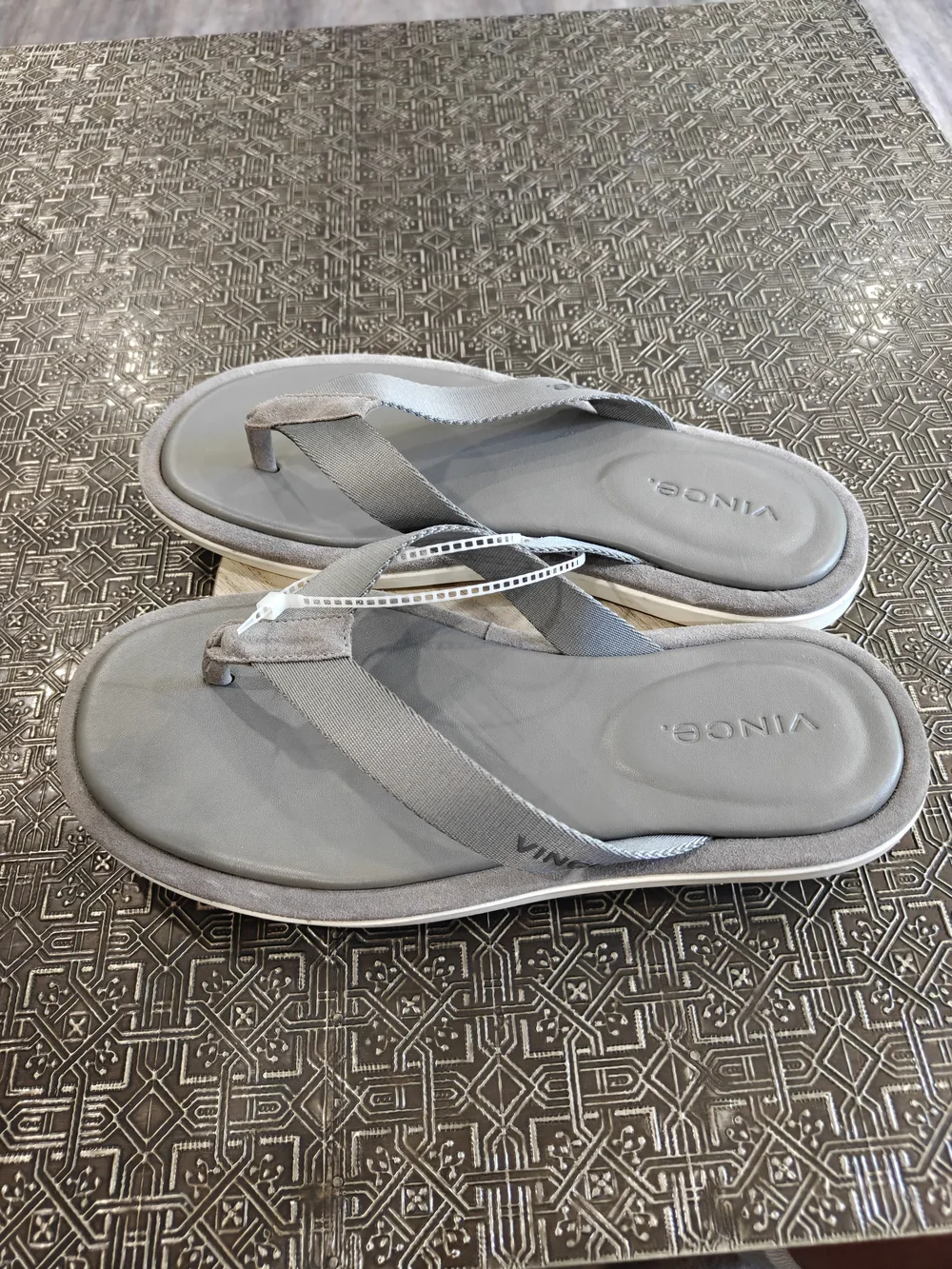 Vince Darwin Mens Suede And Leather Flip Flops Size 9.5 Beach Ready